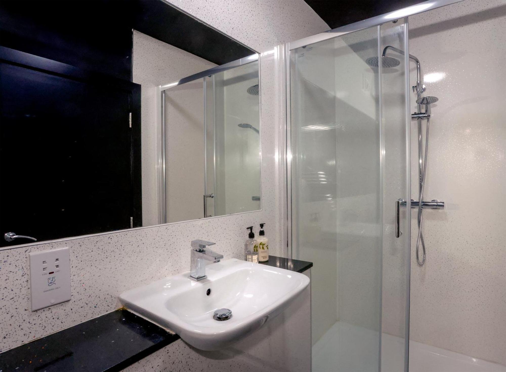 The Sea Lounge Accomodation Бродстеърс Екстериор снимка